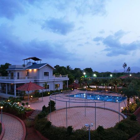 Ekostay Gold Palm Estate I Cricket Turf I Rain Dance I 2 Acre Property Karjat Buitenkant foto