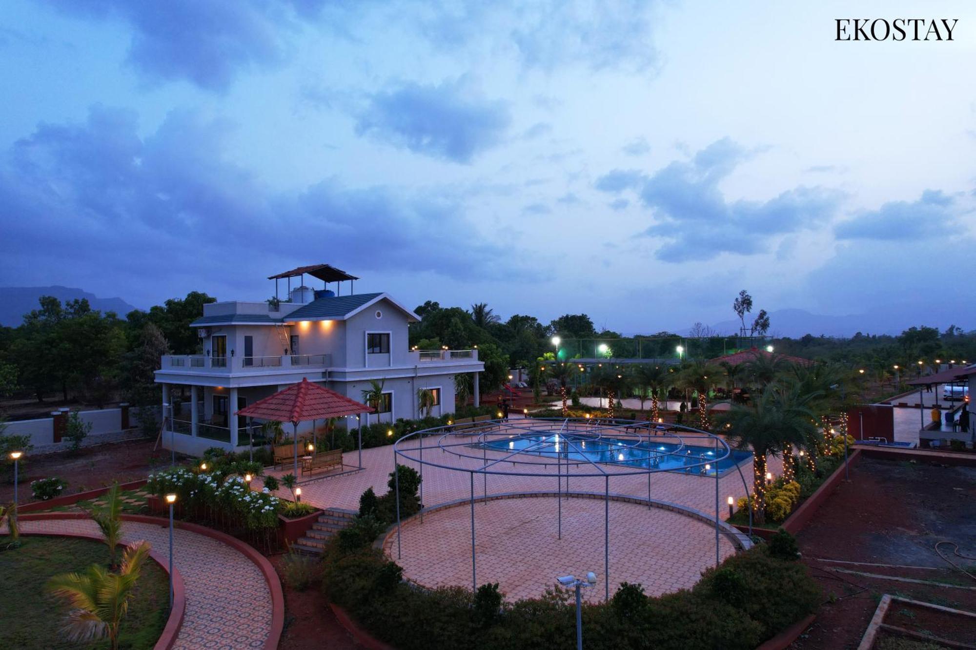 Ekostay Gold Palm Estate I Cricket Turf I Rain Dance I 2 Acre Property Karjat Buitenkant foto