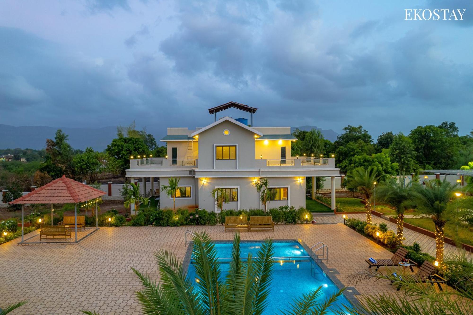 Ekostay Gold Palm Estate I Cricket Turf I Rain Dance I 2 Acre Property Karjat Buitenkant foto