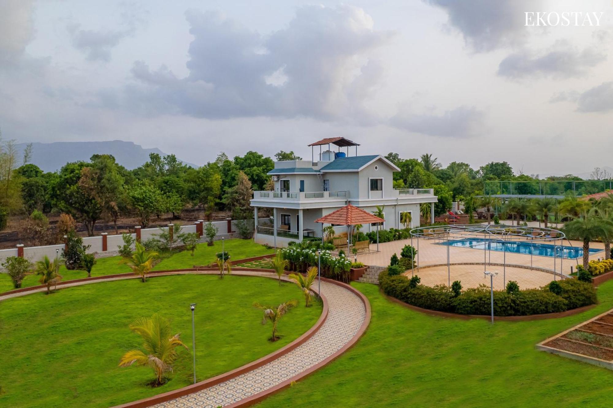 Ekostay Gold Palm Estate I Cricket Turf I Rain Dance I 2 Acre Property Karjat Buitenkant foto
