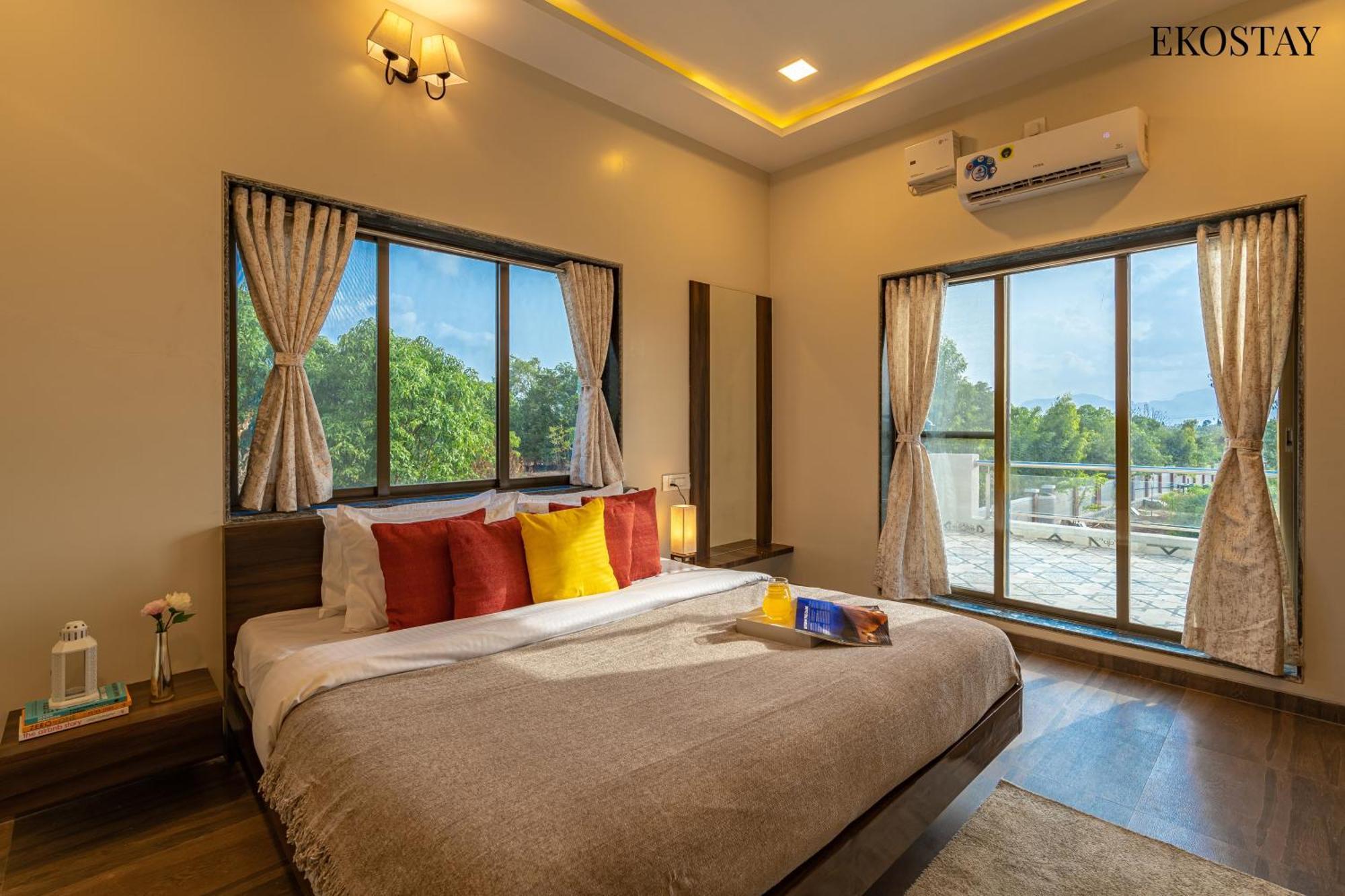 Ekostay Gold Palm Estate I Cricket Turf I Rain Dance I 2 Acre Property Karjat Buitenkant foto