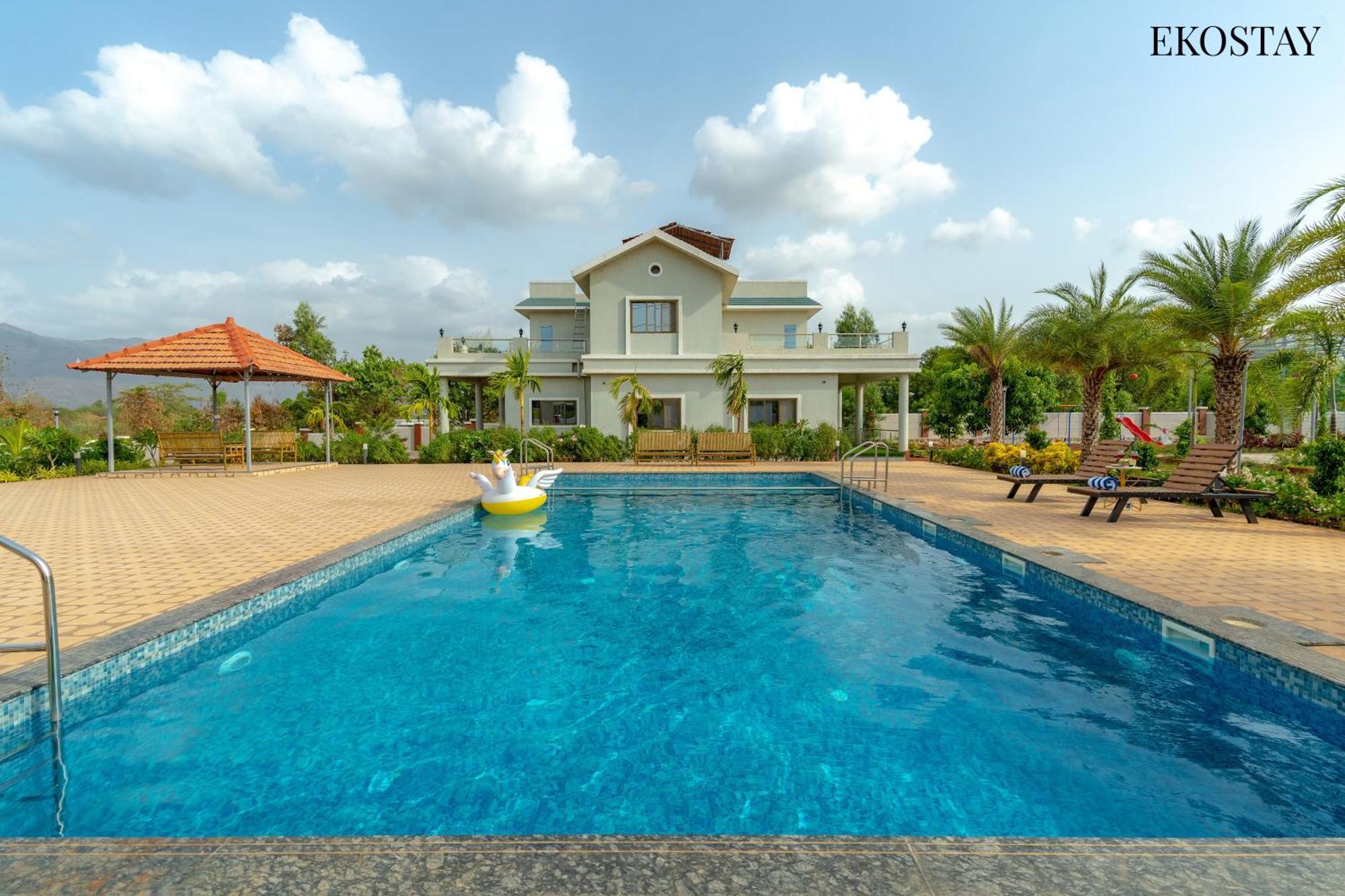 Ekostay Gold Palm Estate I Cricket Turf I Rain Dance I 2 Acre Property Karjat Buitenkant foto