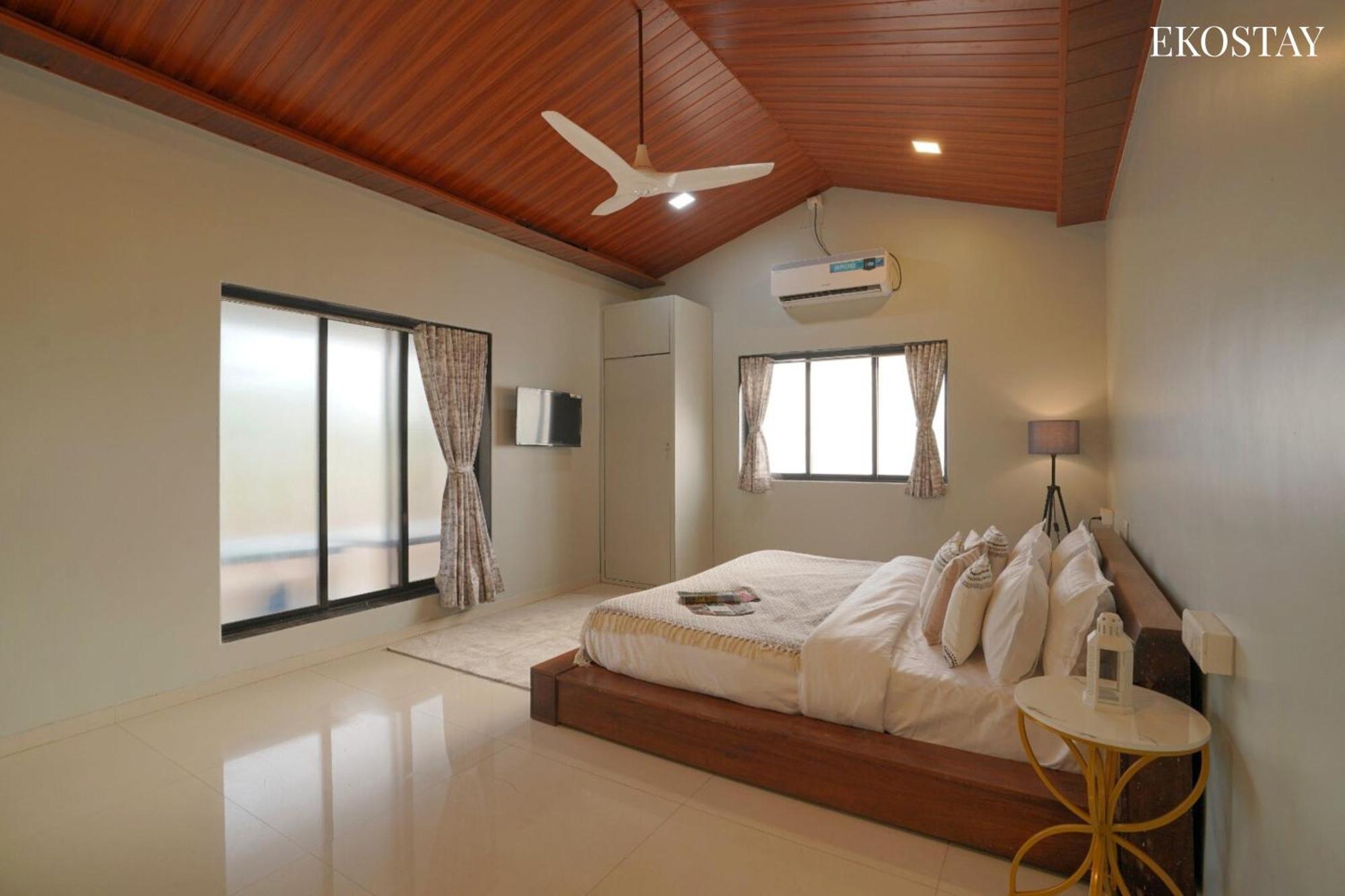 Ekostay Gold Palm Estate I Cricket Turf I Rain Dance I 2 Acre Property Karjat Buitenkant foto