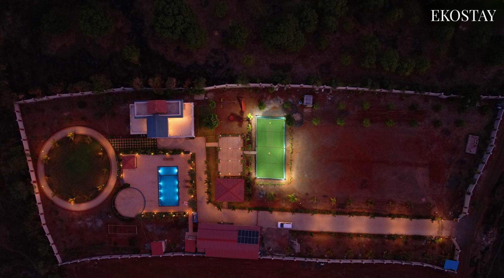 Ekostay Gold Palm Estate I Cricket Turf I Rain Dance I 2 Acre Property Karjat Buitenkant foto