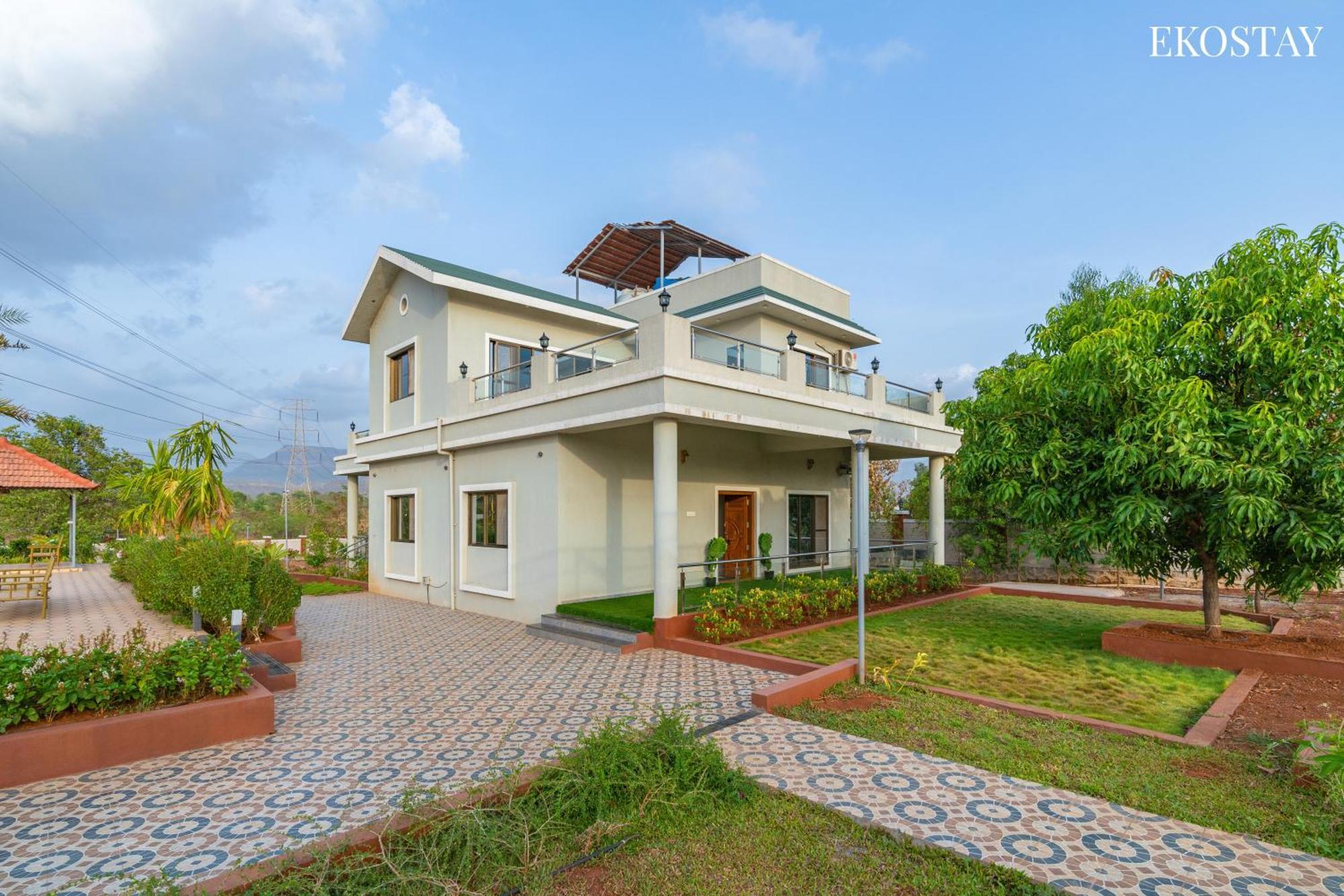 Ekostay Gold Palm Estate I Cricket Turf I Rain Dance I 2 Acre Property Karjat Buitenkant foto