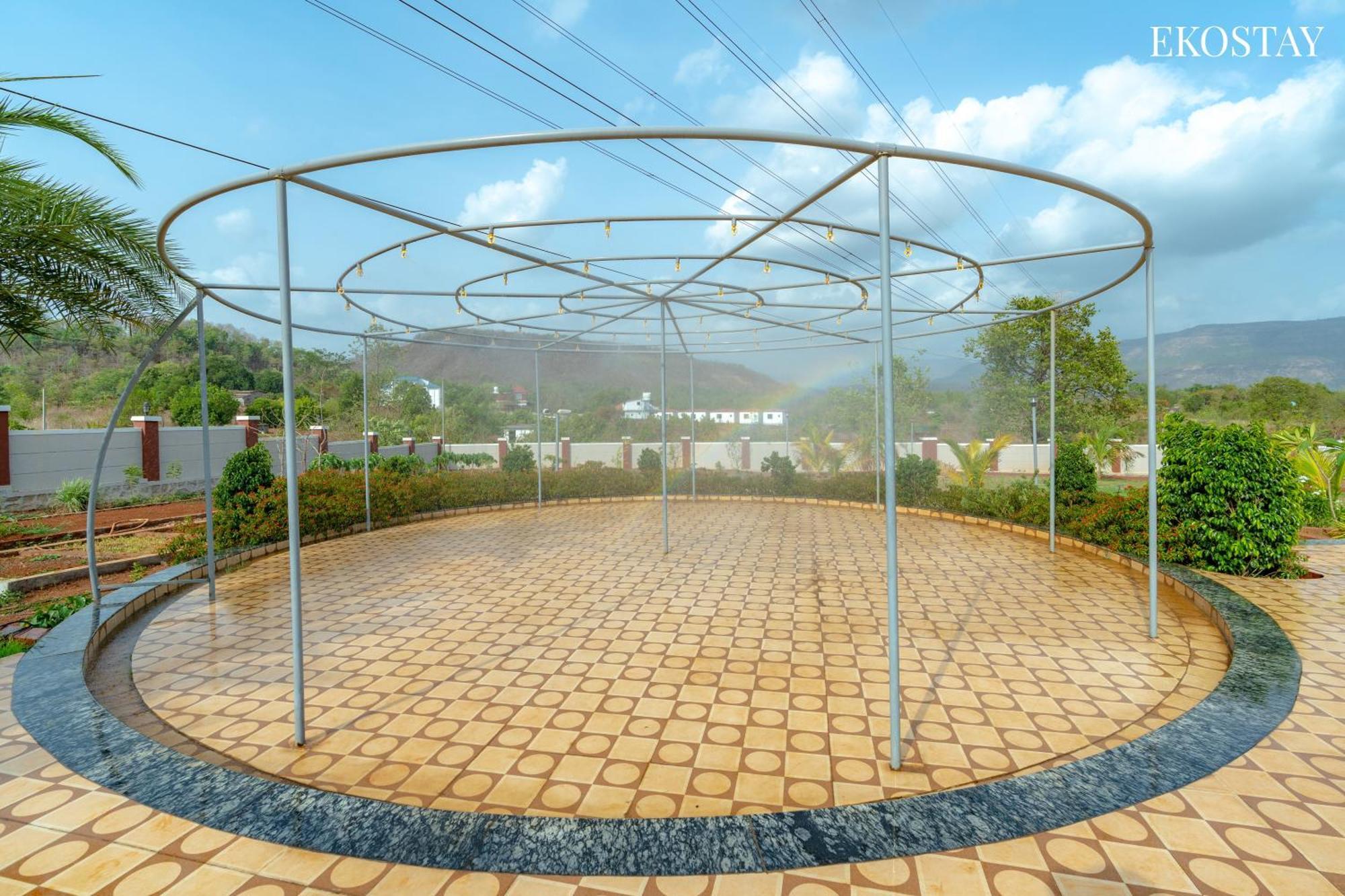 Ekostay Gold Palm Estate I Cricket Turf I Rain Dance I 2 Acre Property Karjat Buitenkant foto