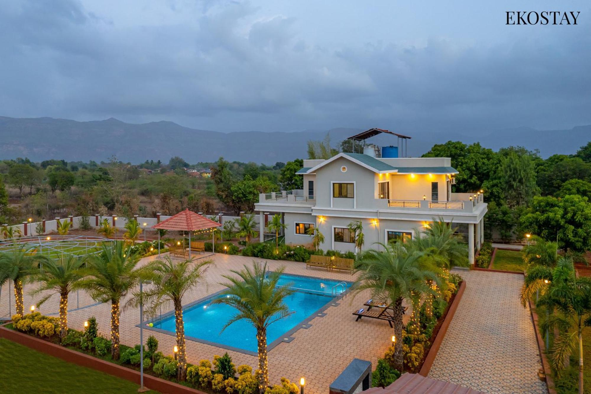 Ekostay Gold Palm Estate I Cricket Turf I Rain Dance I 2 Acre Property Karjat Buitenkant foto