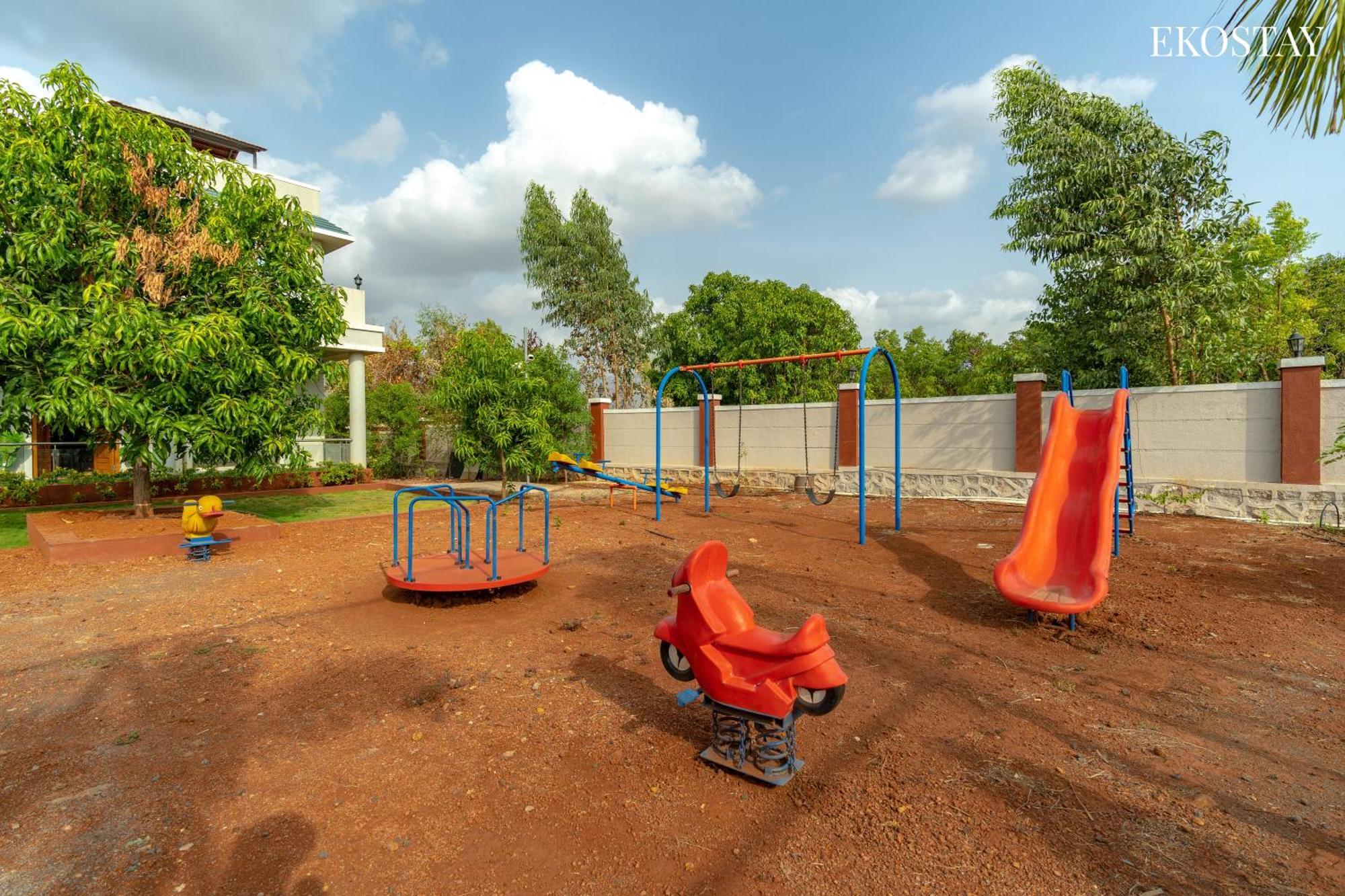 Ekostay Gold Palm Estate I Cricket Turf I Rain Dance I 2 Acre Property Karjat Buitenkant foto