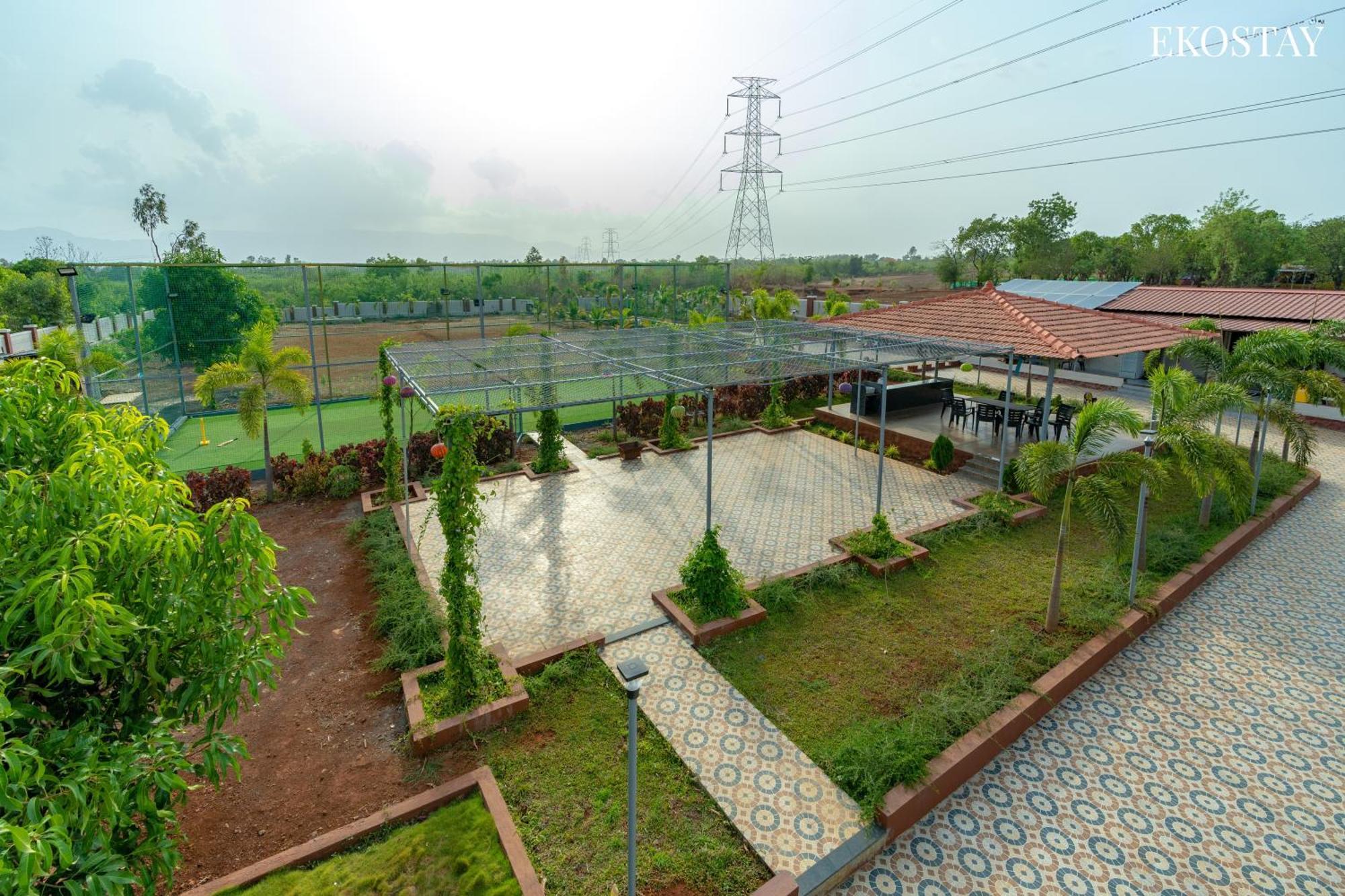 Ekostay Gold Palm Estate I Cricket Turf I Rain Dance I 2 Acre Property Karjat Buitenkant foto