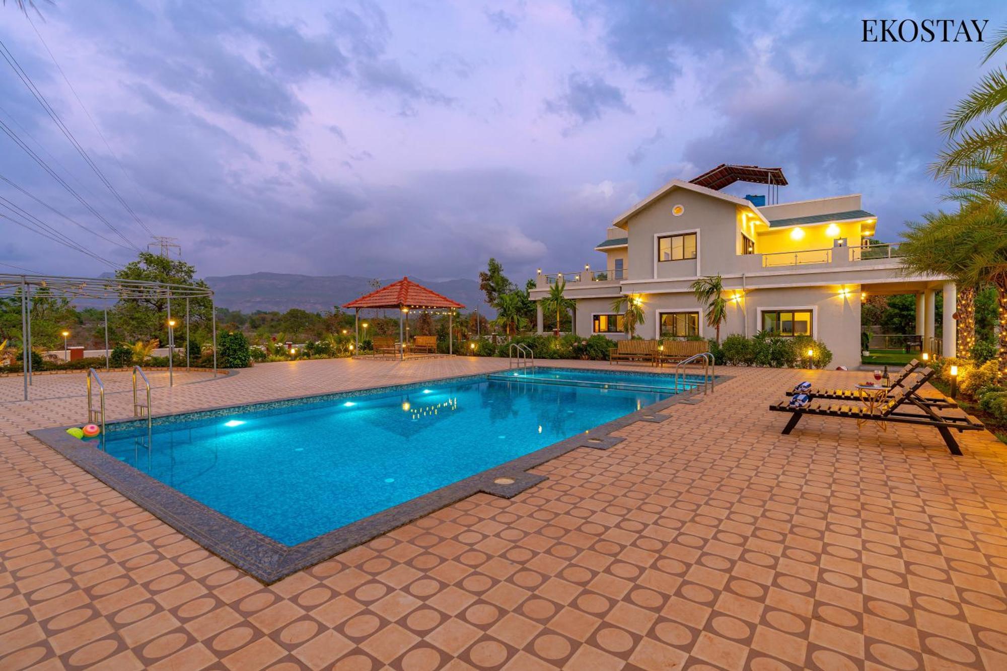 Ekostay Gold Palm Estate I Cricket Turf I Rain Dance I 2 Acre Property Karjat Buitenkant foto