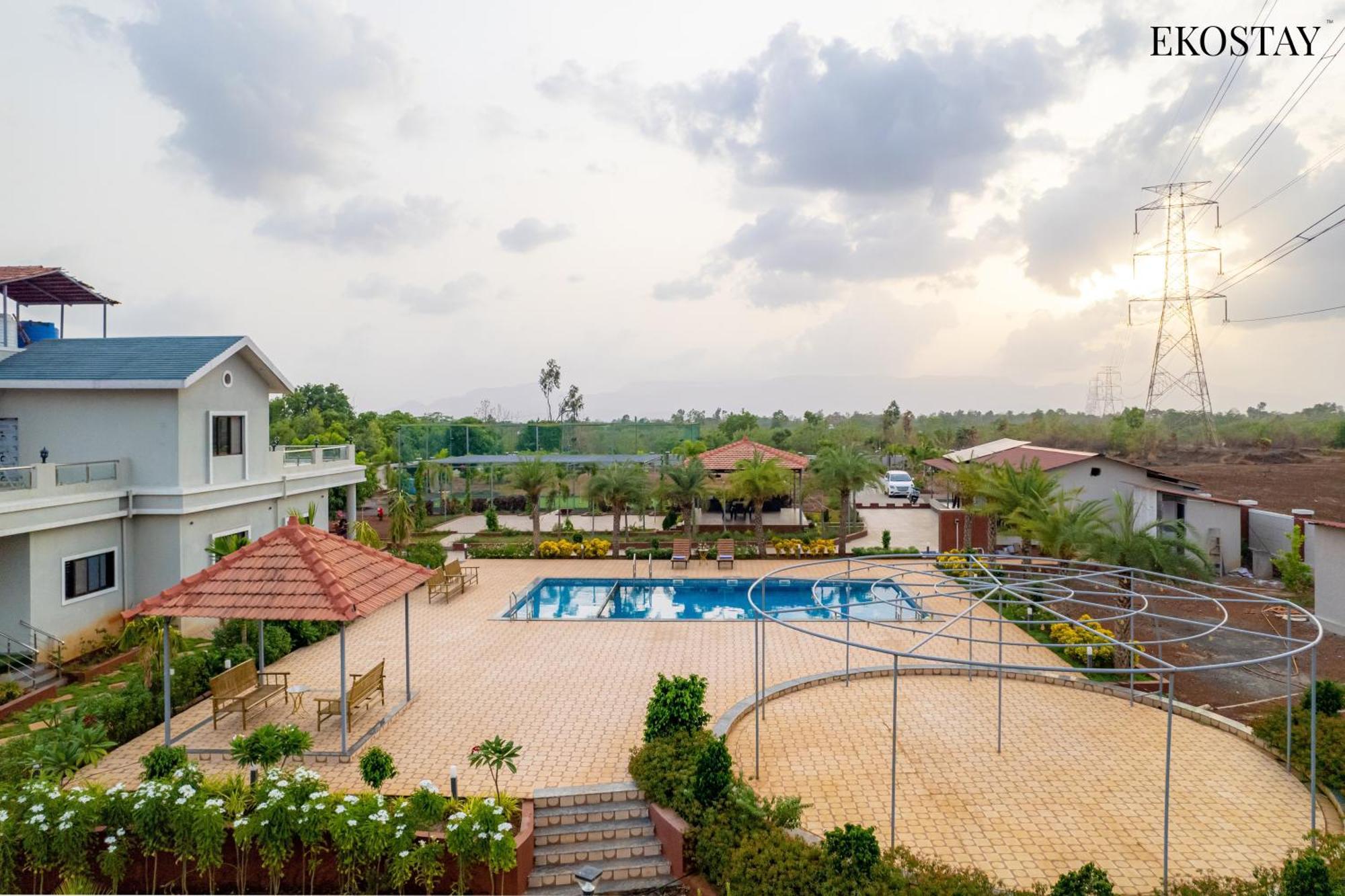 Ekostay Gold Palm Estate I Cricket Turf I Rain Dance I 2 Acre Property Karjat Buitenkant foto
