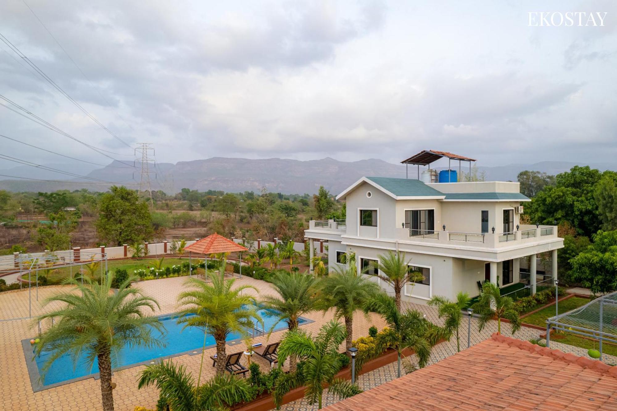 Ekostay Gold Palm Estate I Cricket Turf I Rain Dance I 2 Acre Property Karjat Buitenkant foto