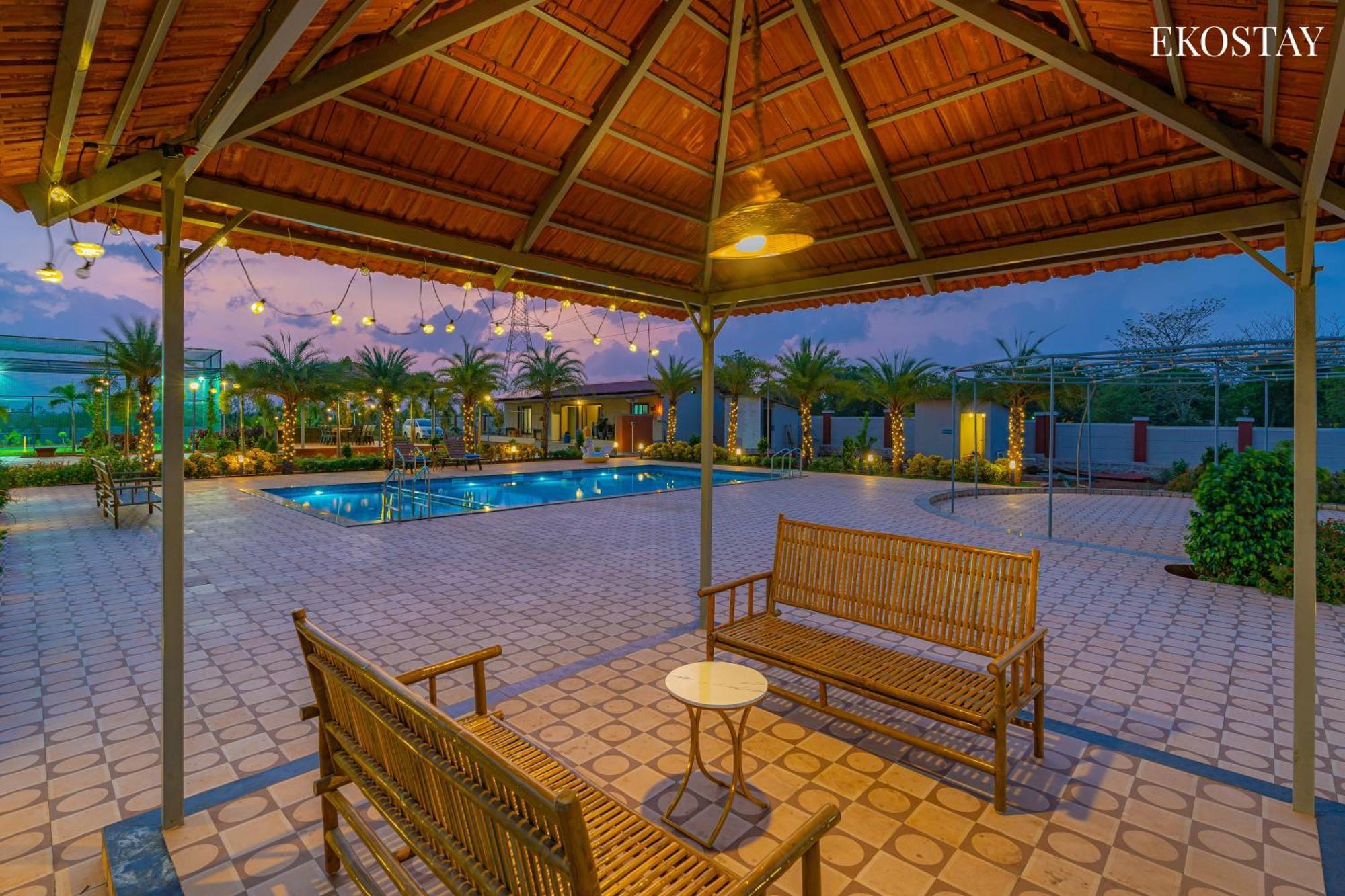 Ekostay Gold Palm Estate I Cricket Turf I Rain Dance I 2 Acre Property Karjat Buitenkant foto