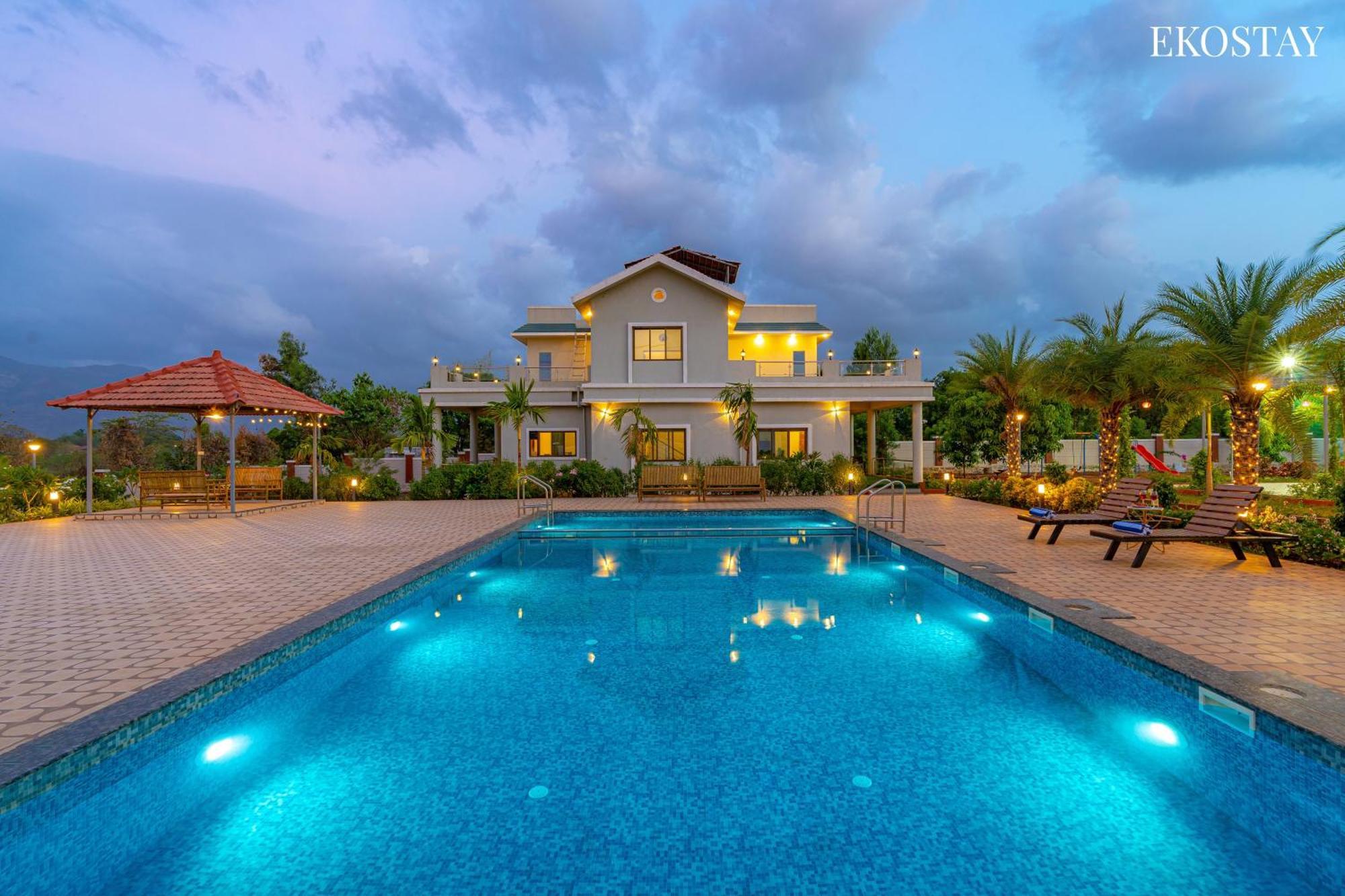 Ekostay Gold Palm Estate I Cricket Turf I Rain Dance I 2 Acre Property Karjat Buitenkant foto