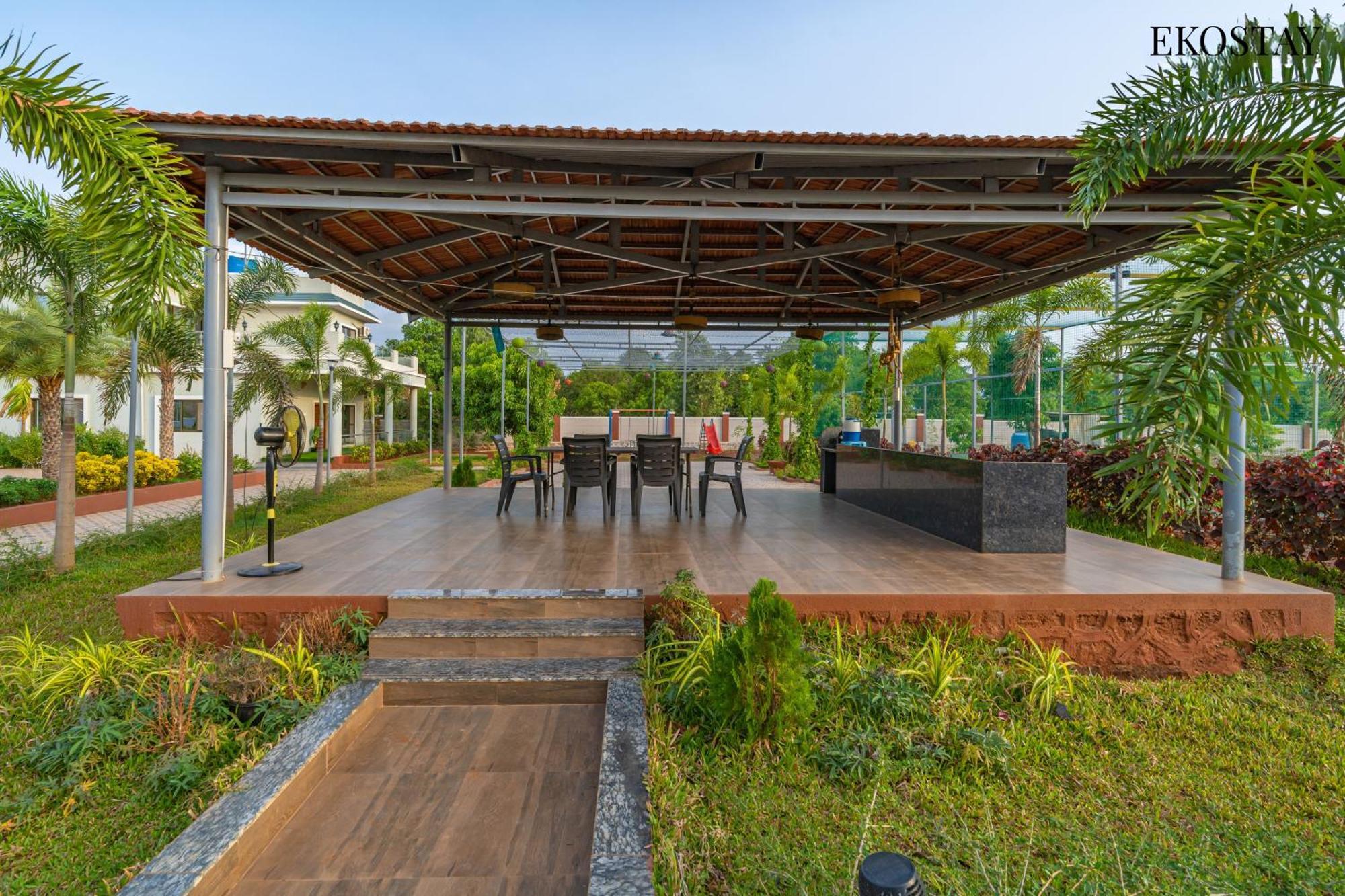 Ekostay Gold Palm Estate I Cricket Turf I Rain Dance I 2 Acre Property Karjat Buitenkant foto