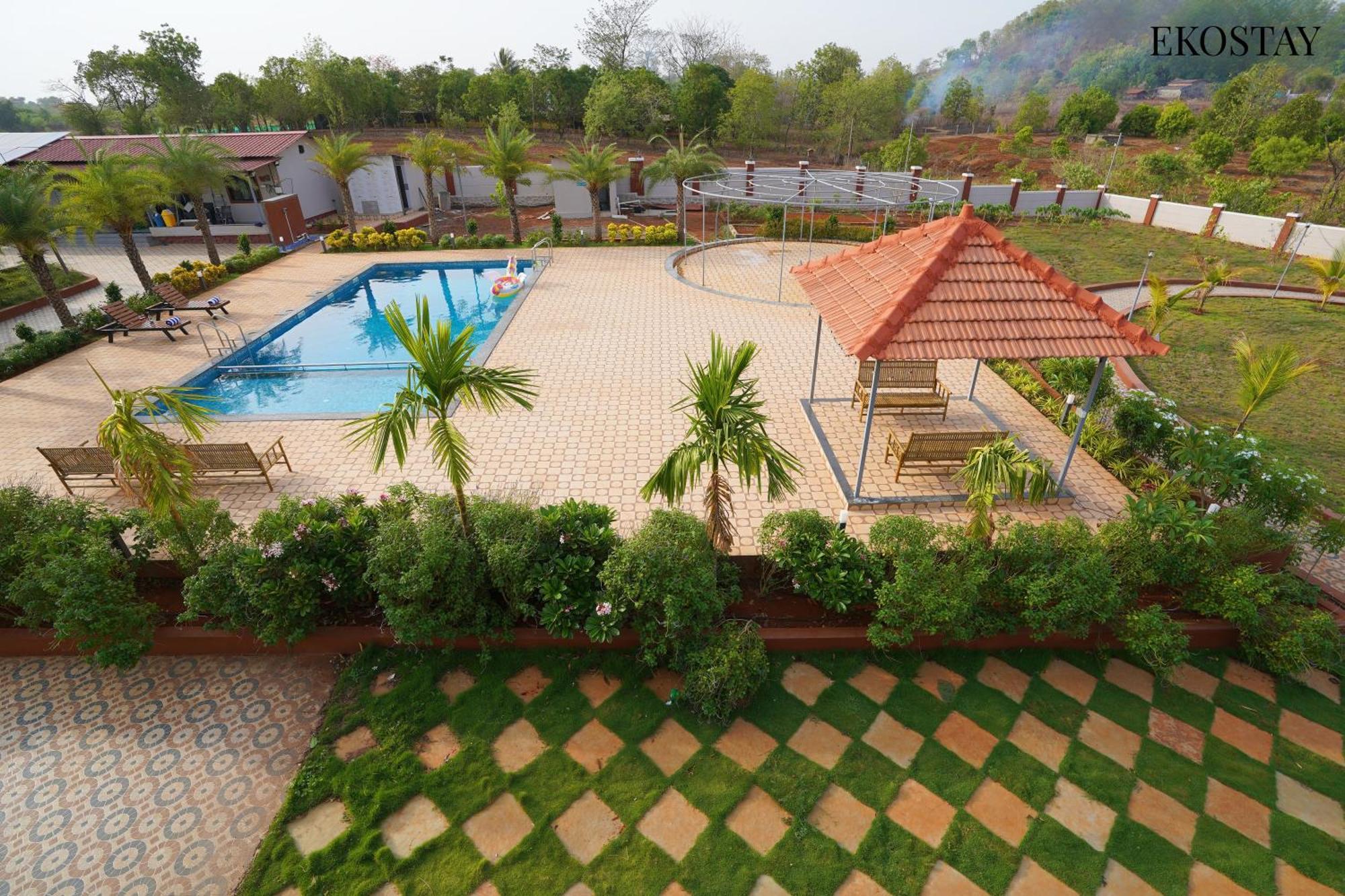 Ekostay Gold Palm Estate I Cricket Turf I Rain Dance I 2 Acre Property Karjat Buitenkant foto